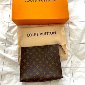 Louis Vuitton Toiletry 26